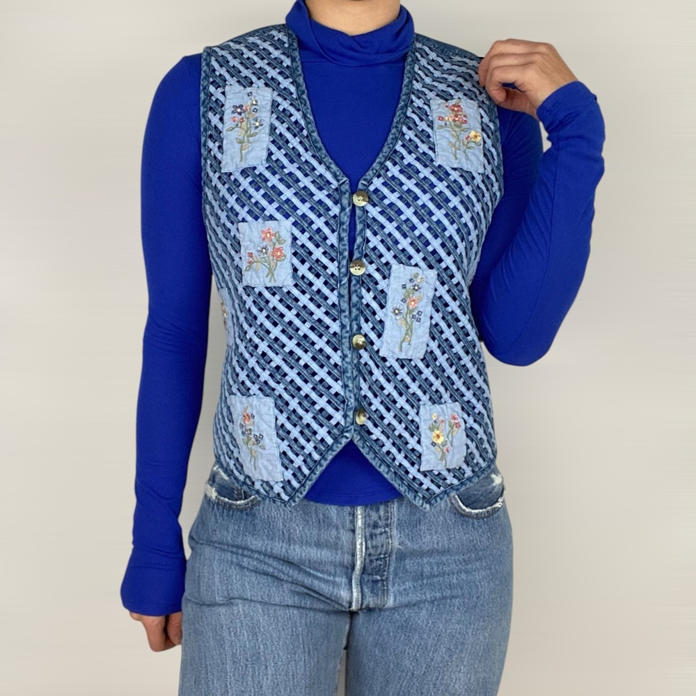 VINTAGE CASCADE BLUES Quilted Patchwork Flora Denim Tie Vest Grandma Cottage